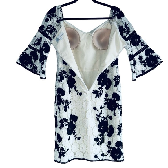 NEW Adelyn Rae Floral Lace Crochet Bell Sleeve Sheath Dress Size Medium - Picture 11 of 15